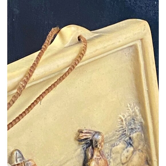 Antique IVOREX 1913 "The March Of Myles Standish" Wall Plaque With Hanger - Picture 7 of 15